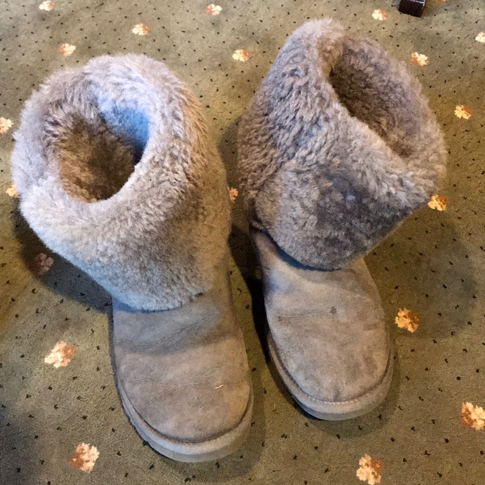 Grey tall Ugg boots